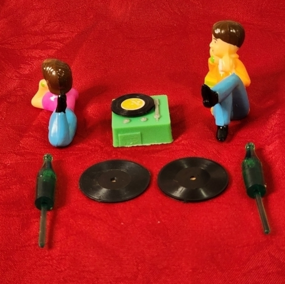Vintage Wilton Cake Topper Lot Retro Teenager Girl/Boy on phone set‎ of 7 - Picture 5 of 13